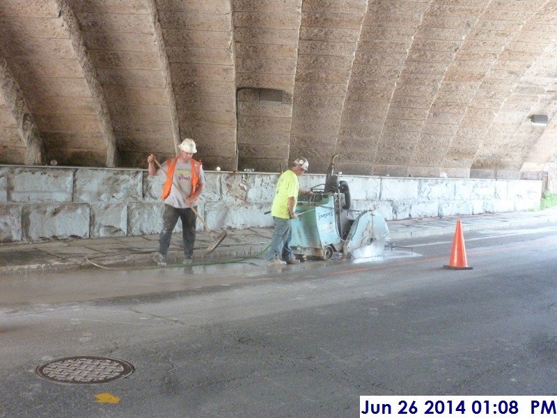 Continued saw cutting Rahway Ave. under the bridge (800x600)